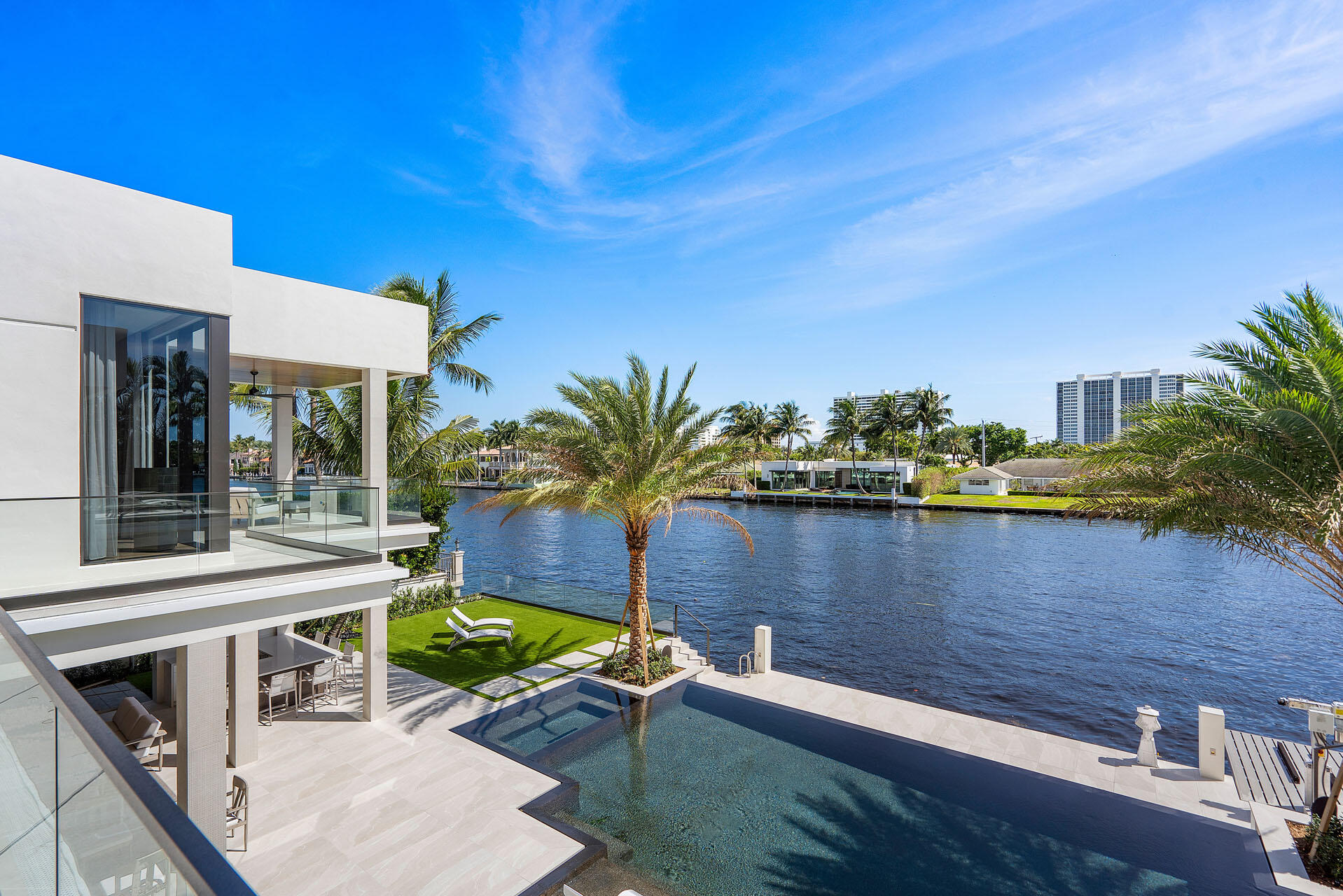 ROYAL PALM YACHT & COUNTRY CLUB - Residential