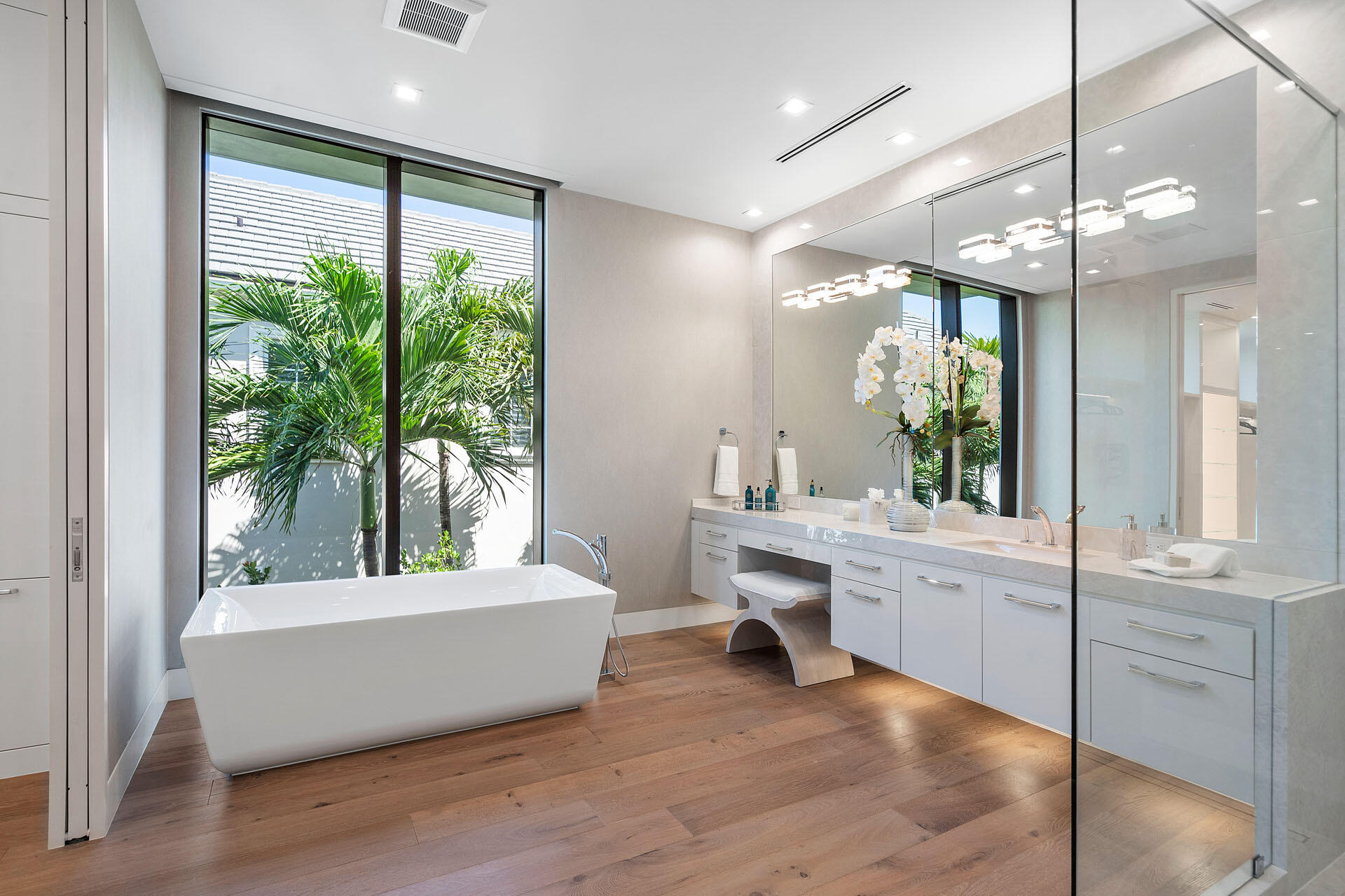 ROYAL PALM YACHT & COUNTRY CLUB - Residential