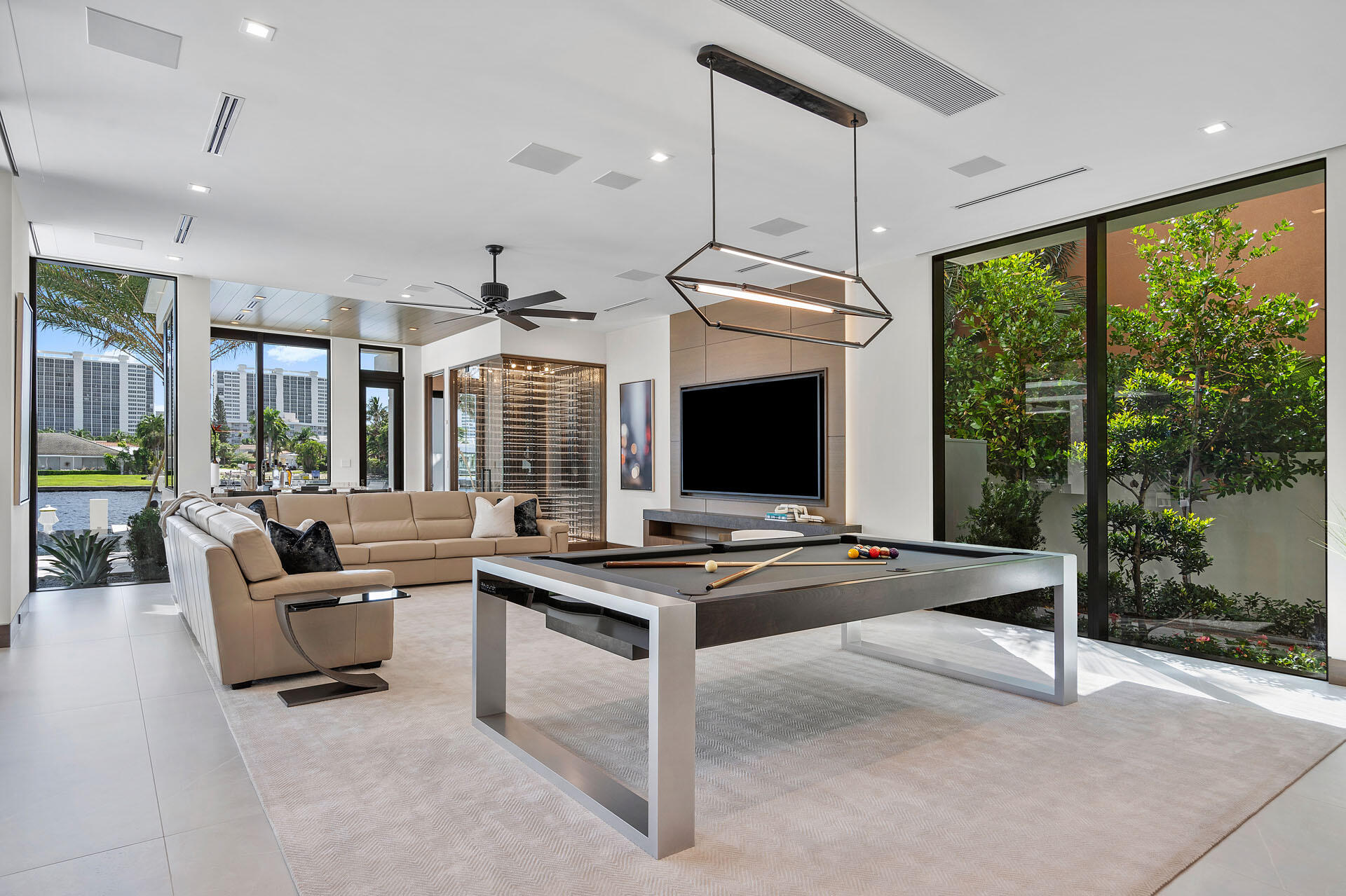 ROYAL PALM YACHT & COUNTRY CLUB - Residential