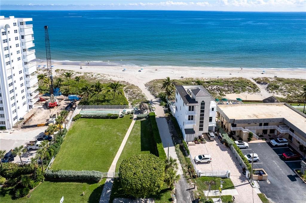 CONDO ON BANYAN 1 - Residential