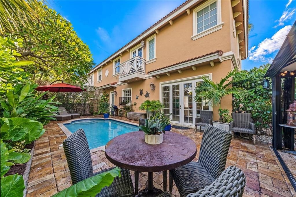CONDO ON BANYAN 1 - Residential