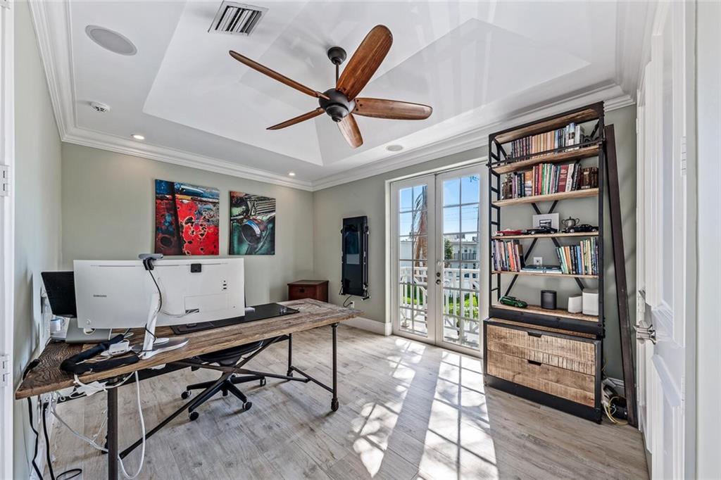 CONDO ON BANYAN 1 - Residential