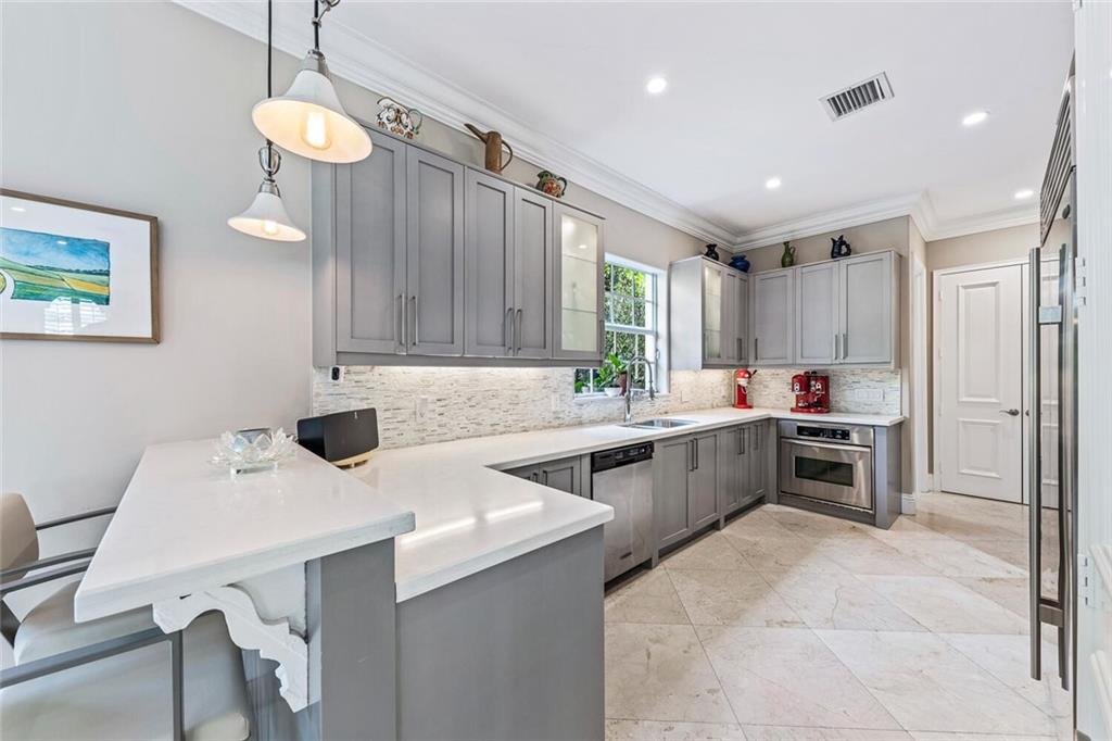 CONDO ON BANYAN 1 - Residential