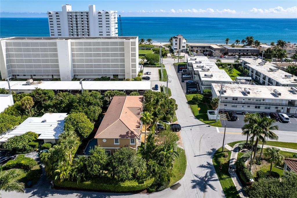 CONDO ON BANYAN 1 - Residential