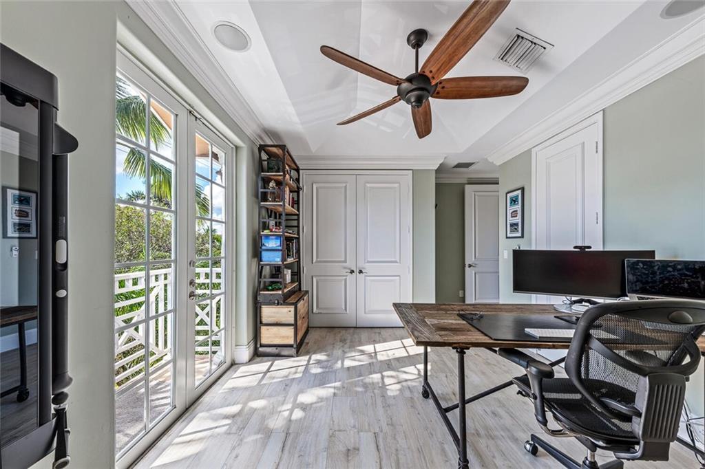 CONDO ON BANYAN 1 - Residential
