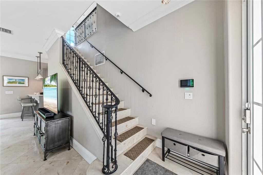 CONDO ON BANYAN 1 - Residential