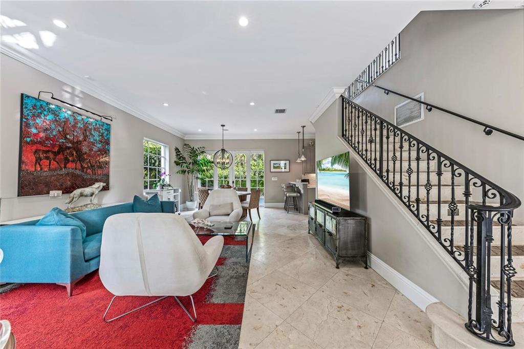 CONDO ON BANYAN 1 - Residential