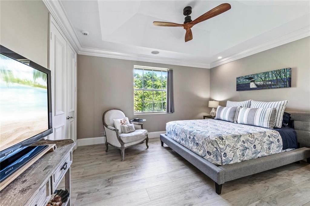 CONDO ON BANYAN 1 - Residential