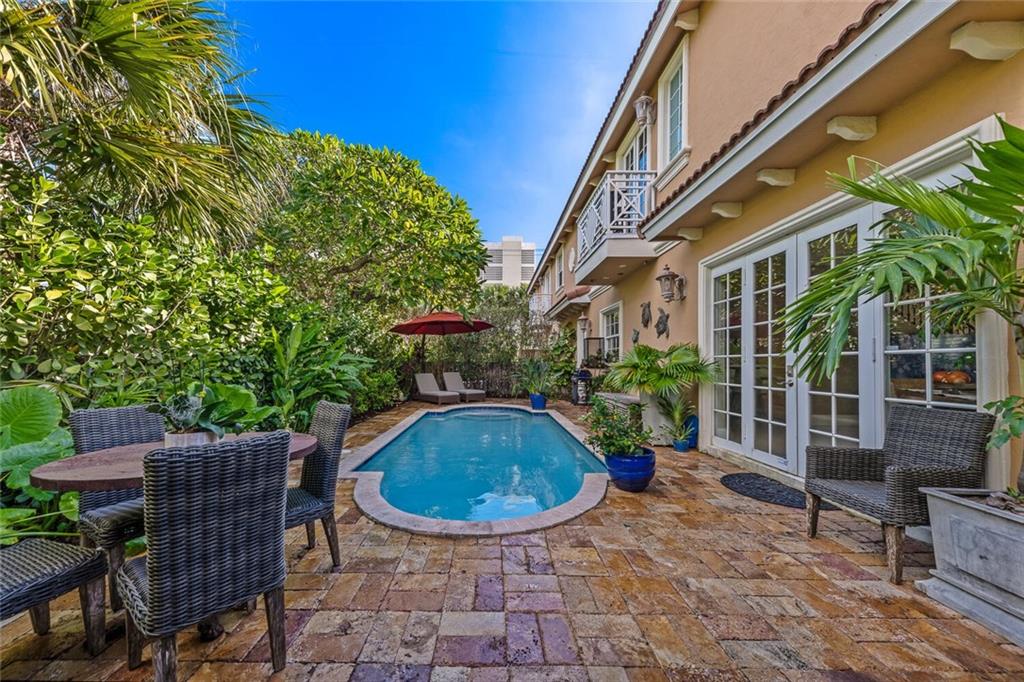CONDO ON BANYAN 1 - Residential