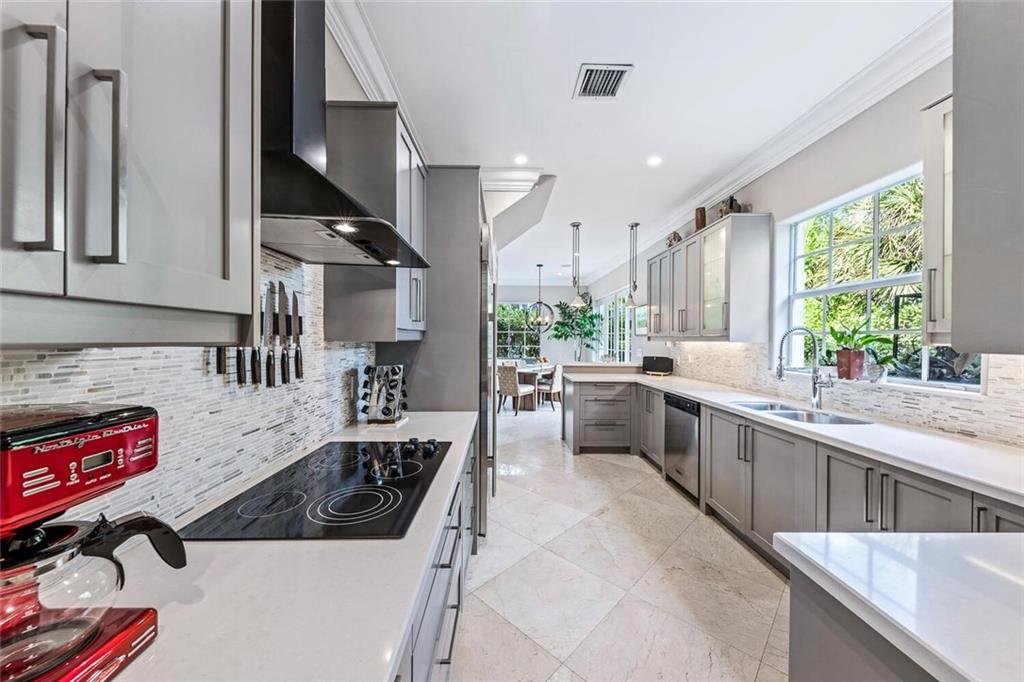 CONDO ON BANYAN 1 - Residential