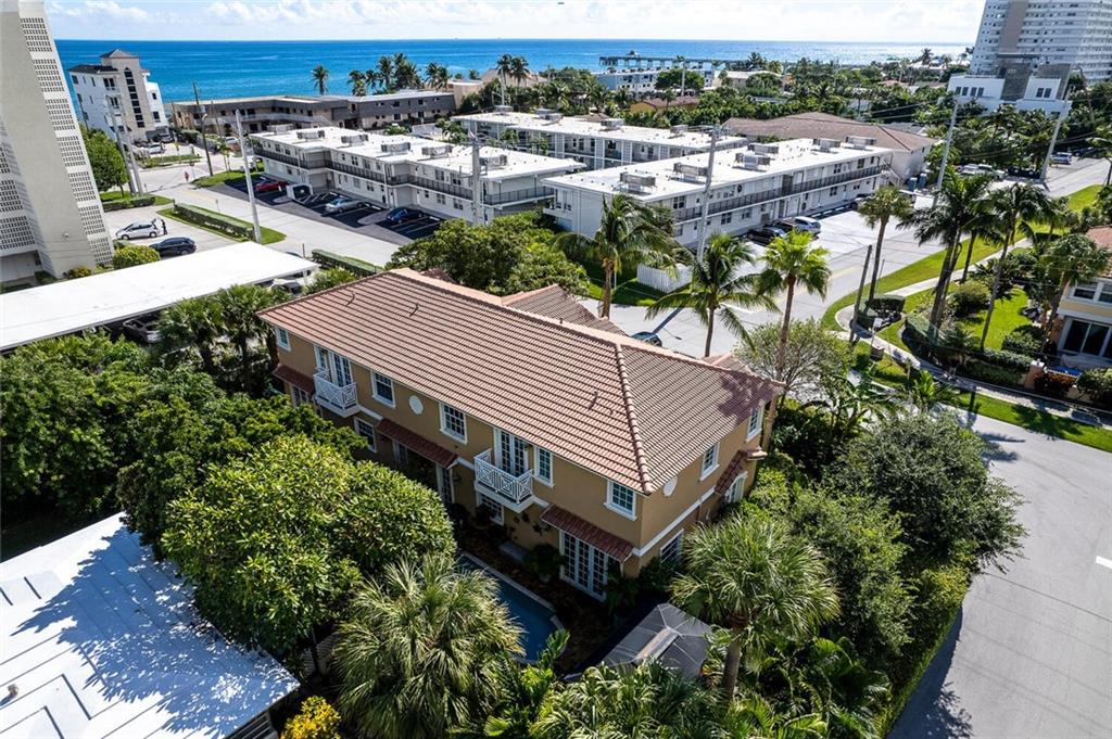 CONDO ON BANYAN 1 - Residential