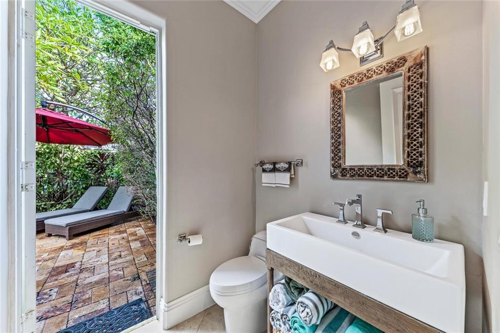 CONDO ON BANYAN 1 - Residential