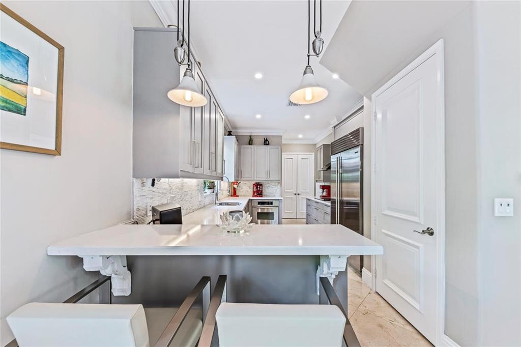 CONDO ON BANYAN 1 - Residential