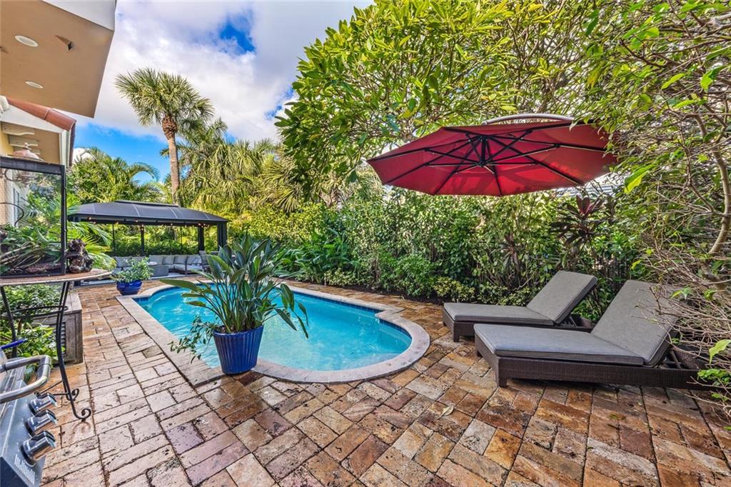 CONDO ON BANYAN 1 - Residential