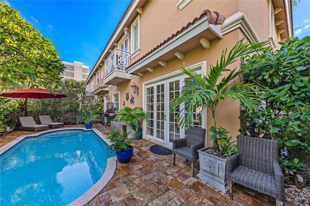 CONDO ON BANYAN 1 - Residential