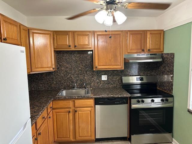 THE MOST DESIRABLE TYPE OF UNIT, A FIRST FLOOR CORNER.  UPDATED KITCHEN, BATHROOM, IMPACT WINDOWS. ENCLOSED PATIO. CLUBHOUSE WITH BILLIARDS, CARD ROOM, LIBRARY, EXERCISE ROOM, FULL KITCHEN, LARGE AUDITORIUM, SPARKLING POOL. COMPLEX IS CLOSE TO A BRAND NEW PUBLIX, WALGREENS, BANKS, RESTAURANTS, THE MALL. SHORT DRIVE TO THE BEACH. ASSOCIATION STATES 55+, 675+ CREDIT SCORE, $35000+ INCOME, REQUIRES A SECURITY DEPOSIT, APPLICATION WITH IN PERSON INTERVIEW. IF FINANCING, MINIMUM 20% DOWN.
