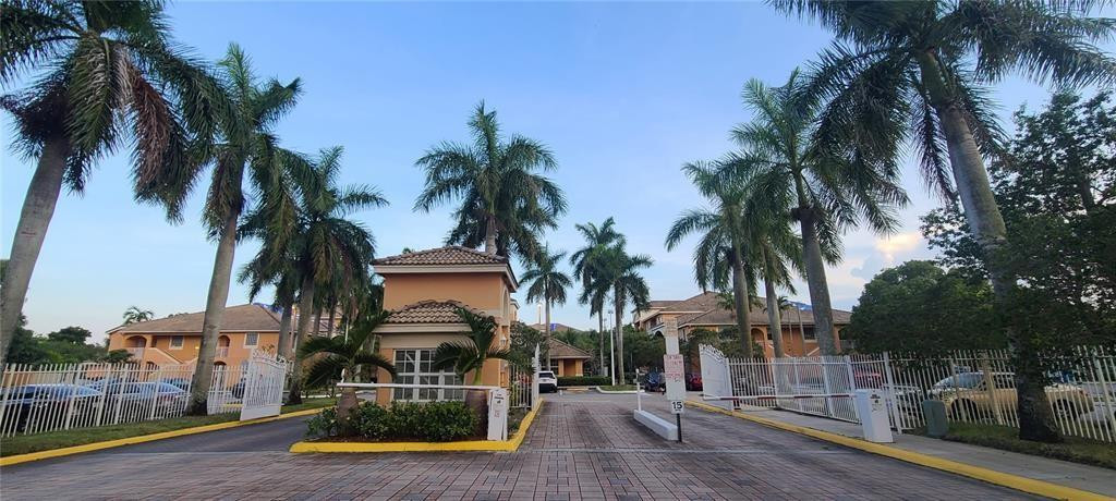 COURTYARDS AT DAVIE CONDO - Residential