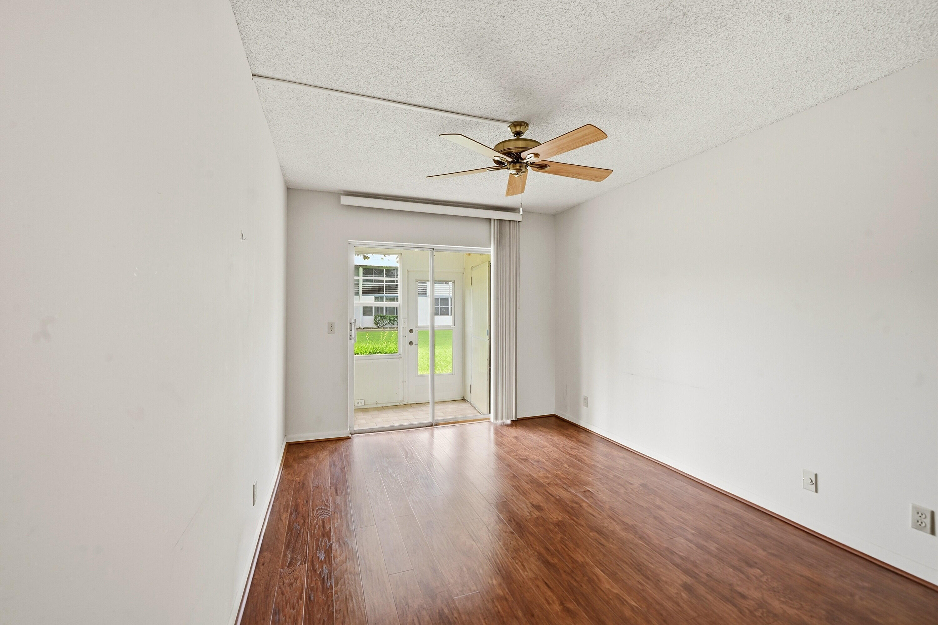 CAMBRIDGE CONDO - Residential