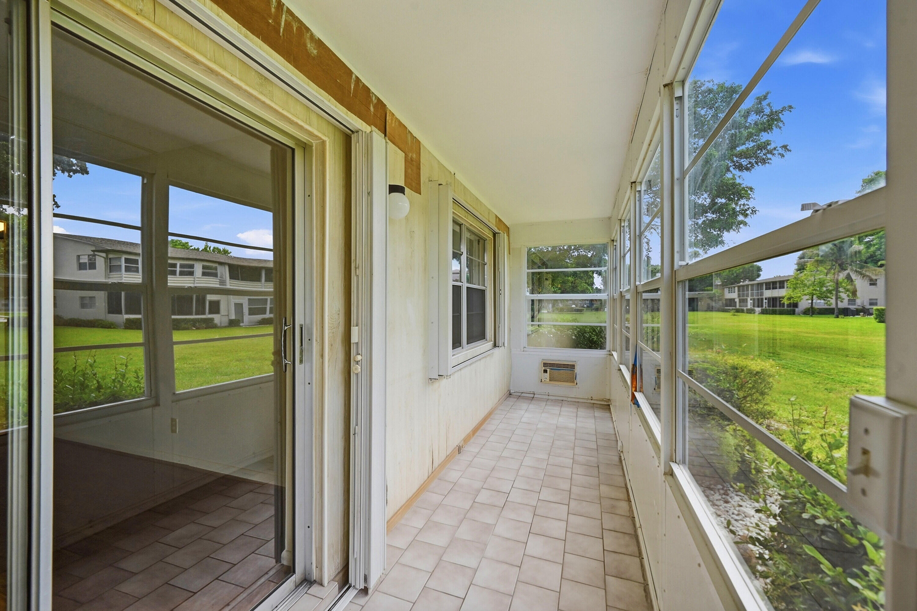 CAMBRIDGE CONDO - Residential
