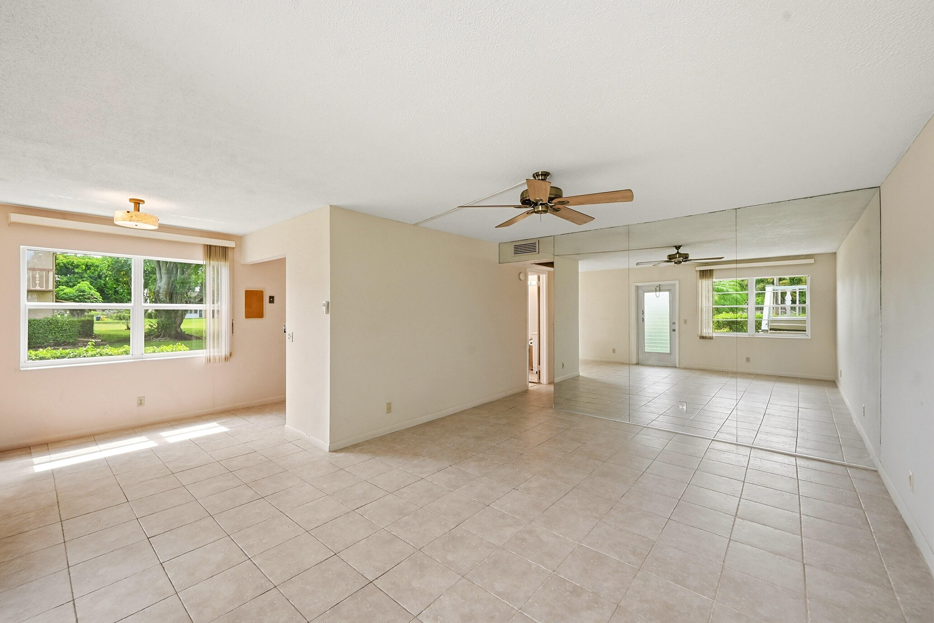 CAMBRIDGE CONDO - Residential