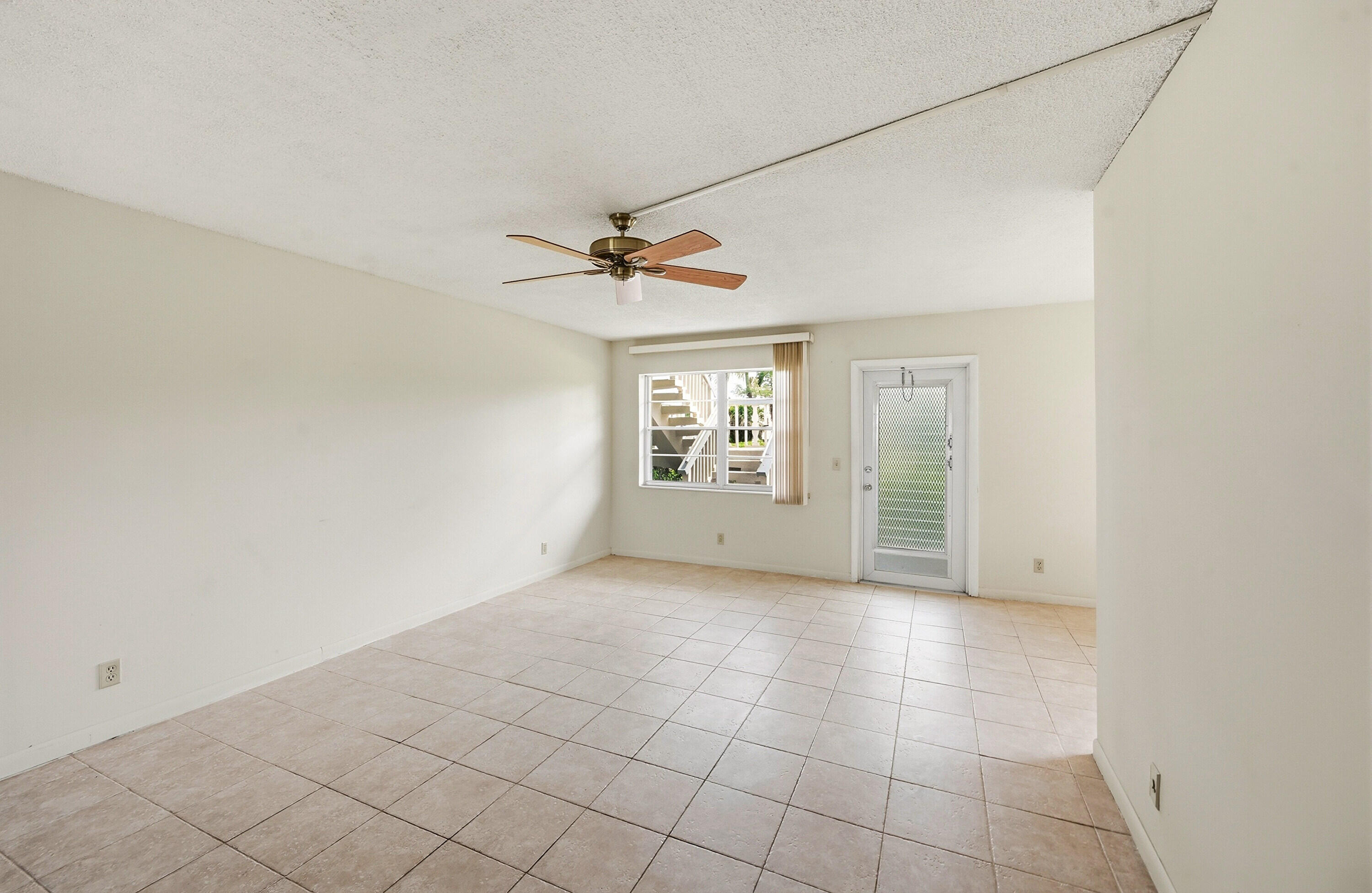CAMBRIDGE CONDO - Residential