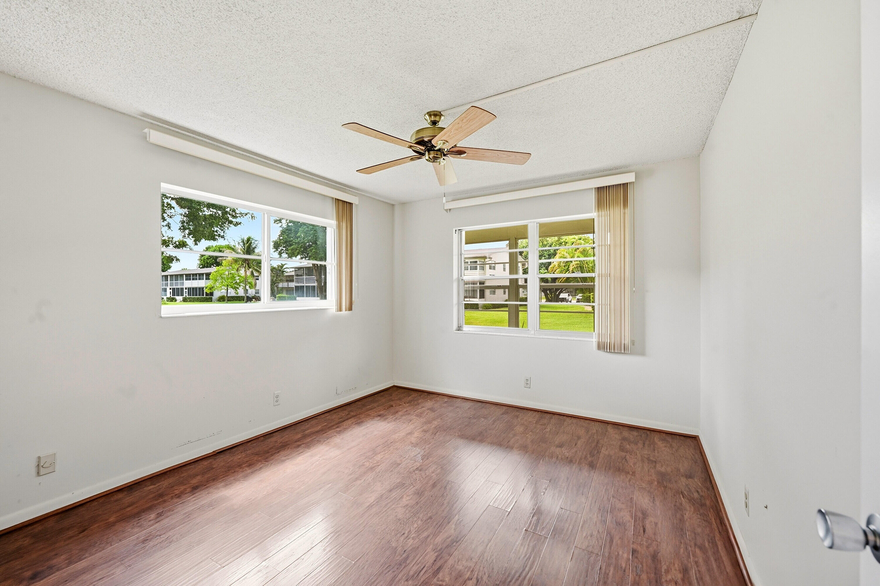 CAMBRIDGE CONDO - Residential