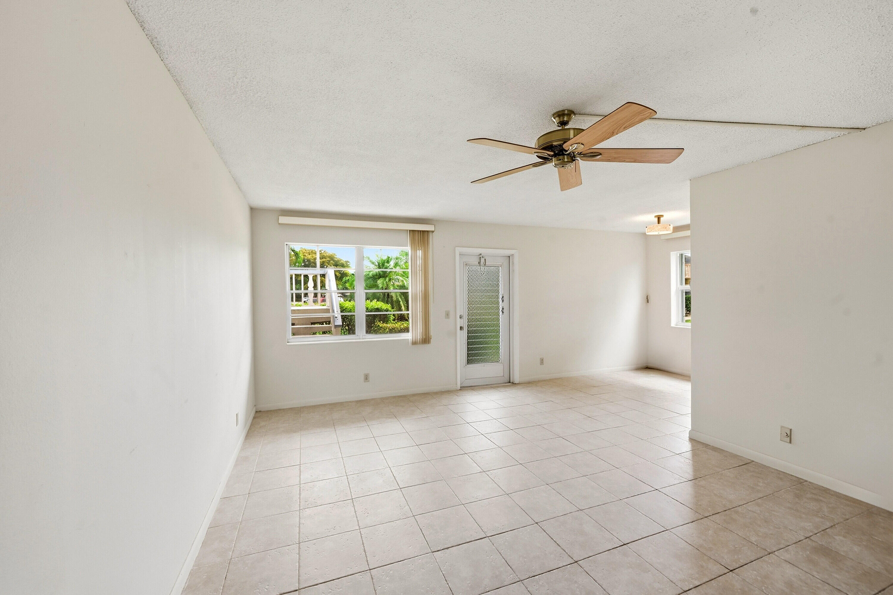 CAMBRIDGE CONDO - Residential
