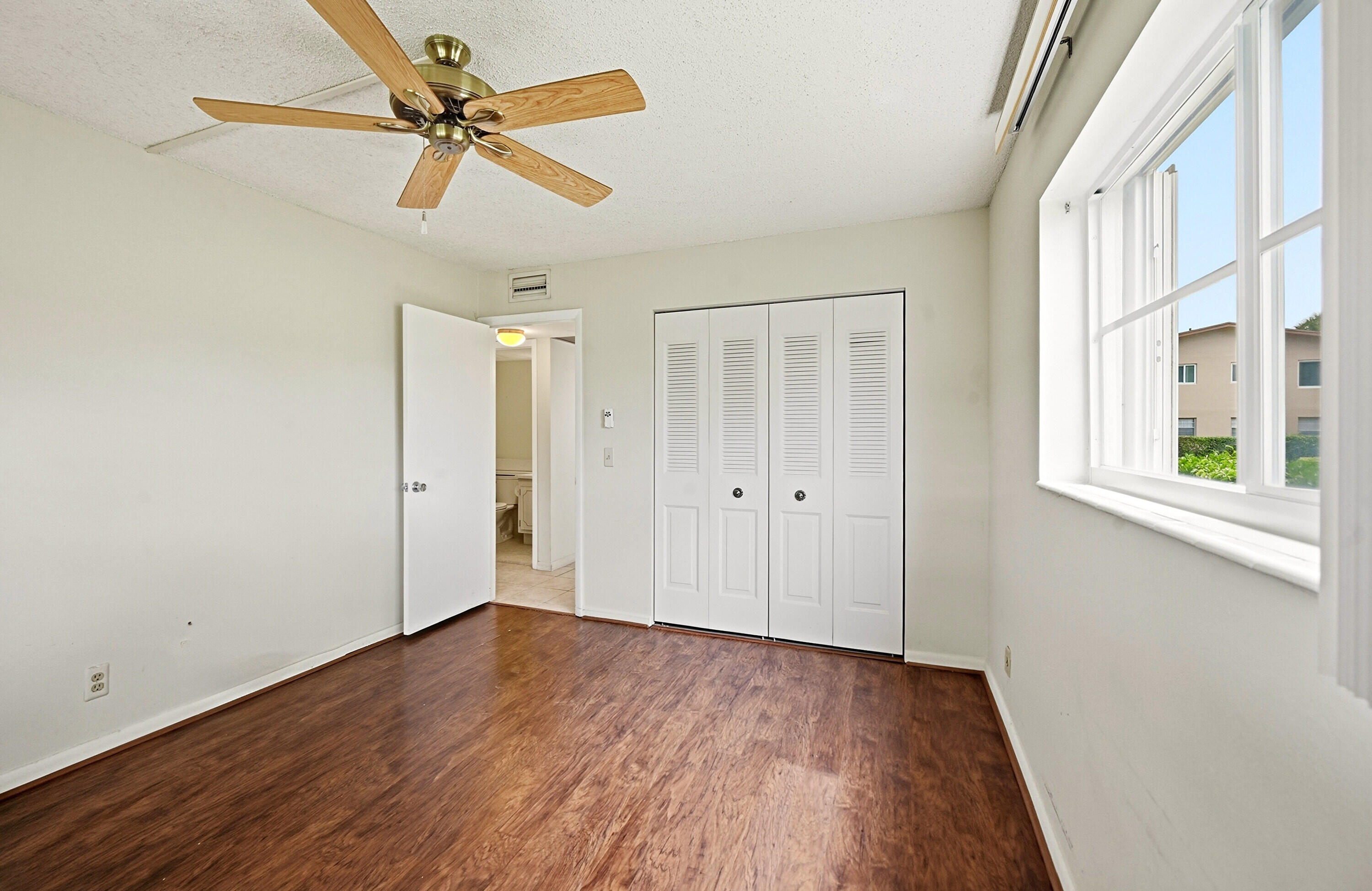 CAMBRIDGE CONDO - Residential