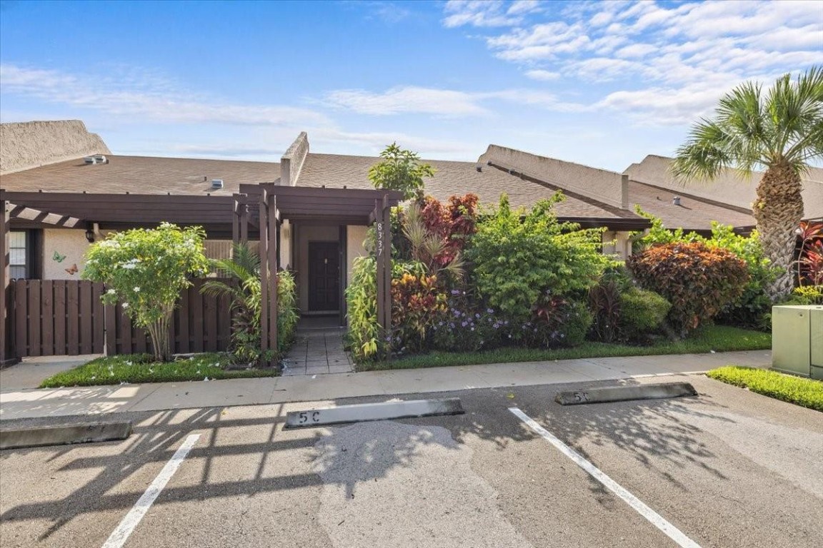 Beautiful, Bright Townhome with Stunning Golf Views!Don't miss this spacious and light-filled townhome perfectly situated in one of the most desirable locations—just minutes from top restaurants, shopping, and the beach! Enjoy peace of mind with a newer roof and impact windows throughout. The home boasts an open layout, ideal for both everyday living and entertaining. Step outside to your oversized screened patio—perfect for relaxing or hosting guests while taking in the breathtaking golf course views. This home truly offers the perfect blend of comfort, style, and location!