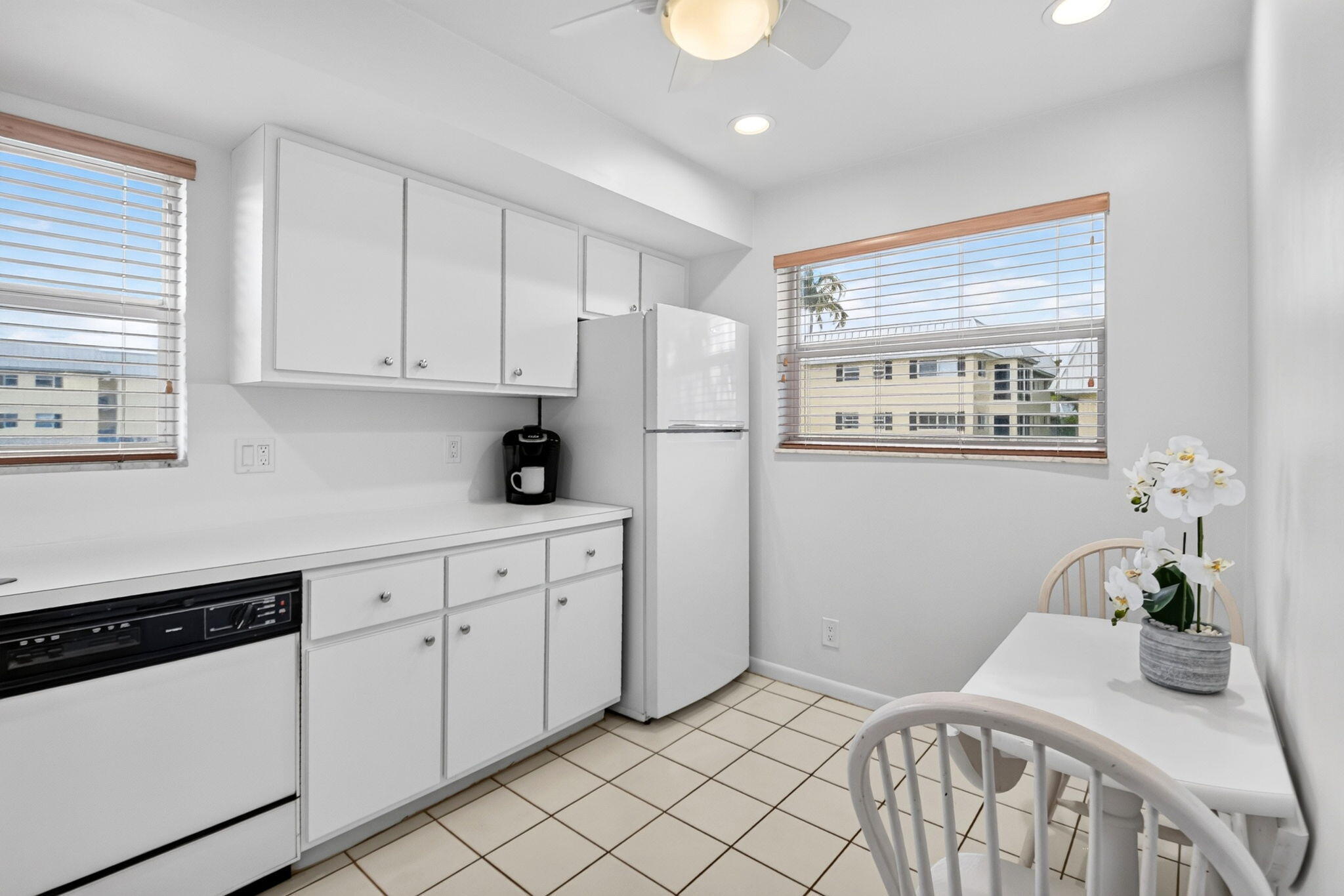 COLONIAL CLUB CONDO SEC 2 - Residential