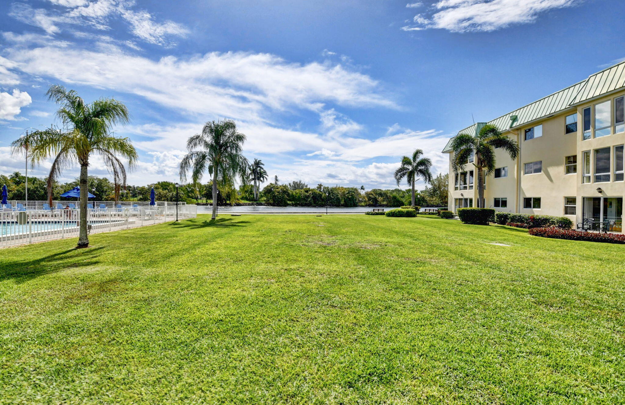 COLONIAL CLUB CONDO SEC 2 - Residential