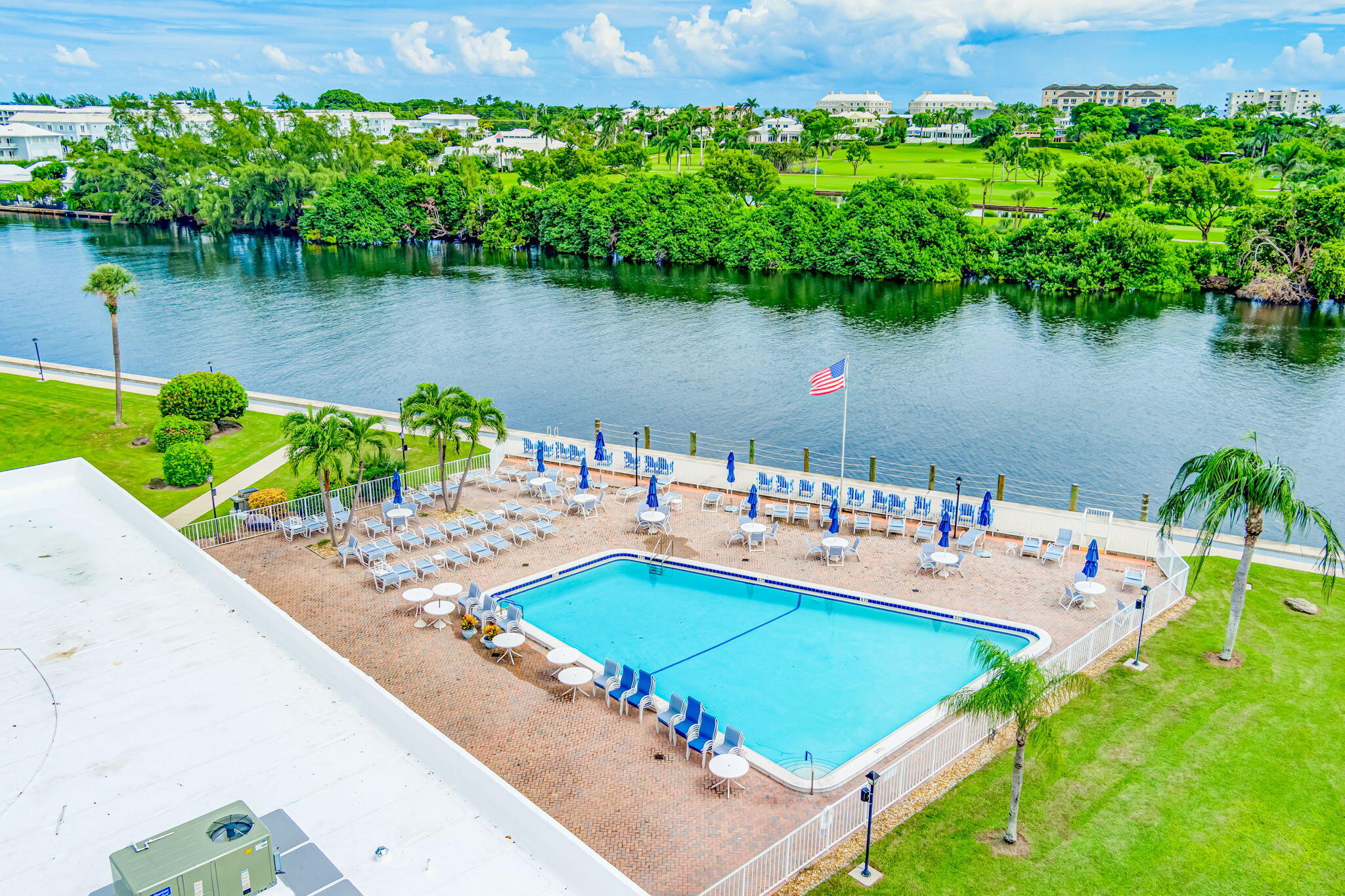 COLONIAL CLUB CONDO SEC 2 - Residential