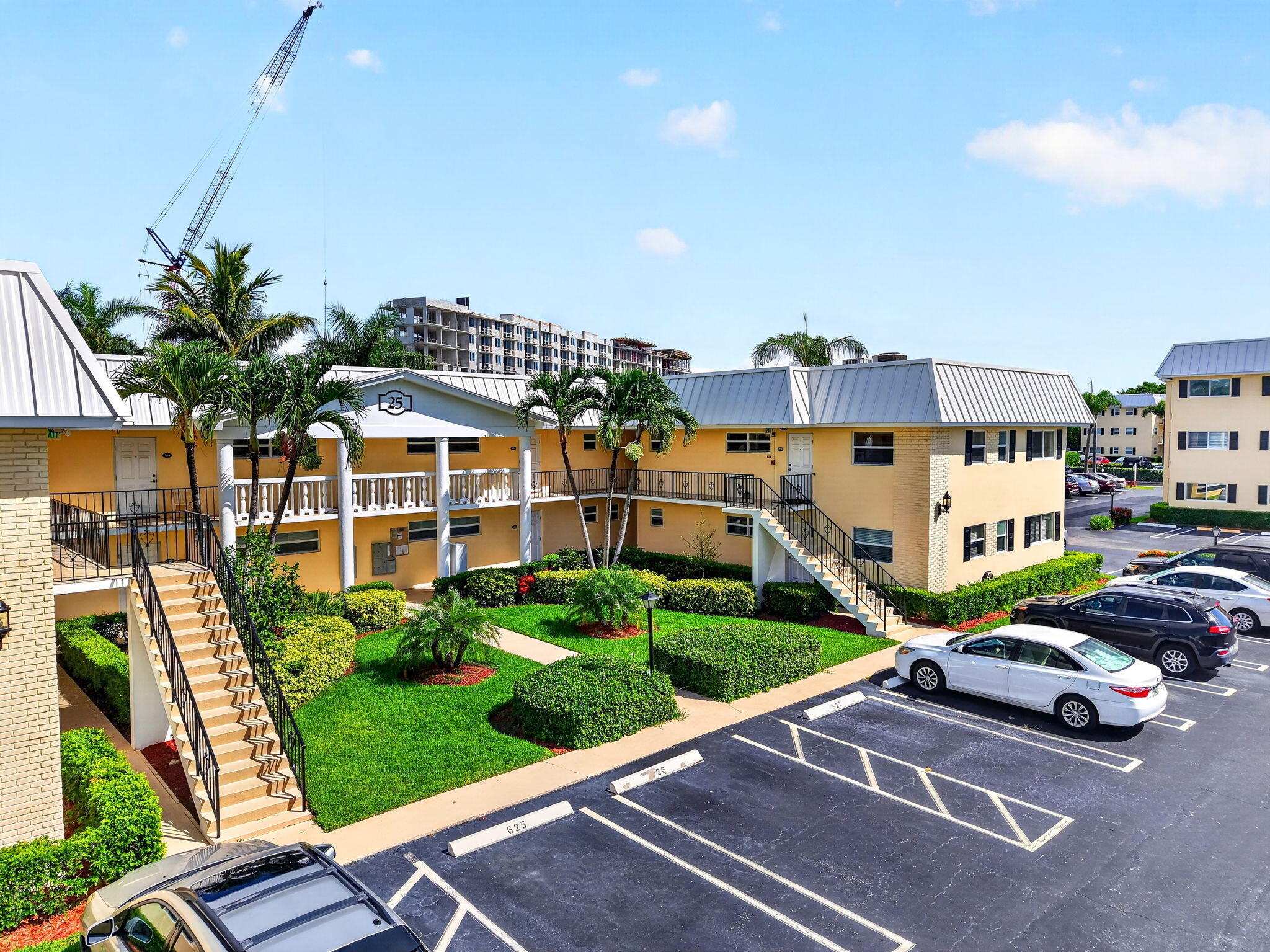 COLONIAL CLUB CONDO SEC 2 - Residential