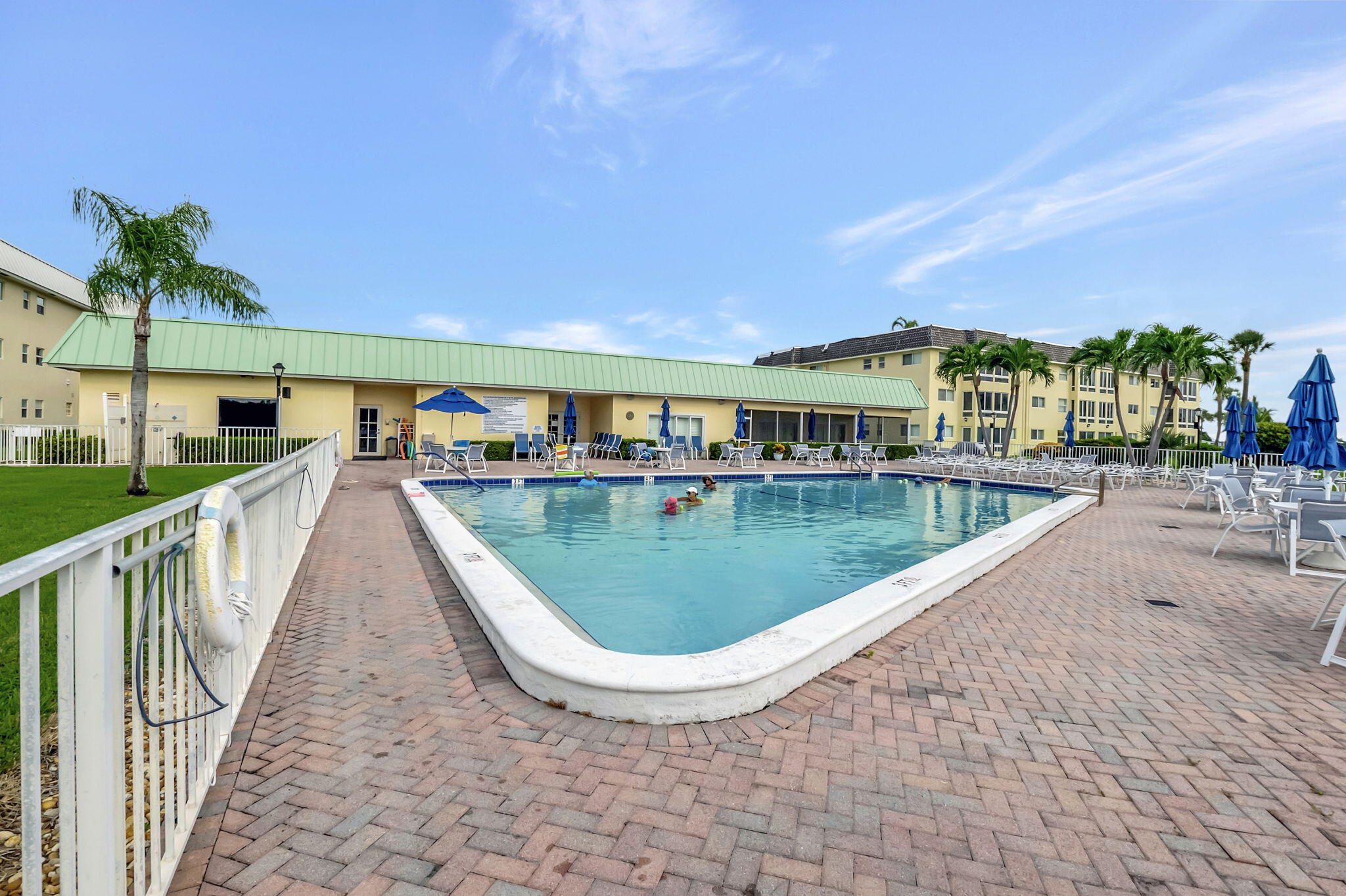 COLONIAL CLUB CONDO SEC 2 - Residential