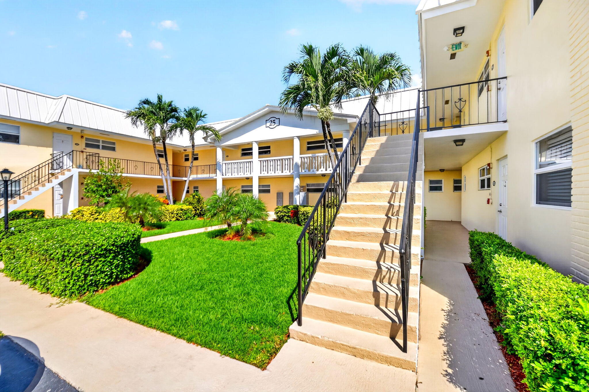 COLONIAL CLUB CONDO SEC 2 - Residential
