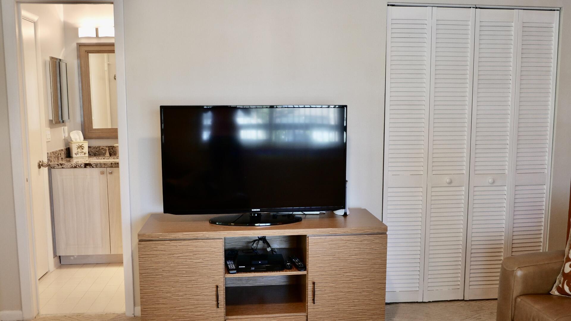 PALM GREENS AT VILLA DEL RAY CONDO II - Residential Lease