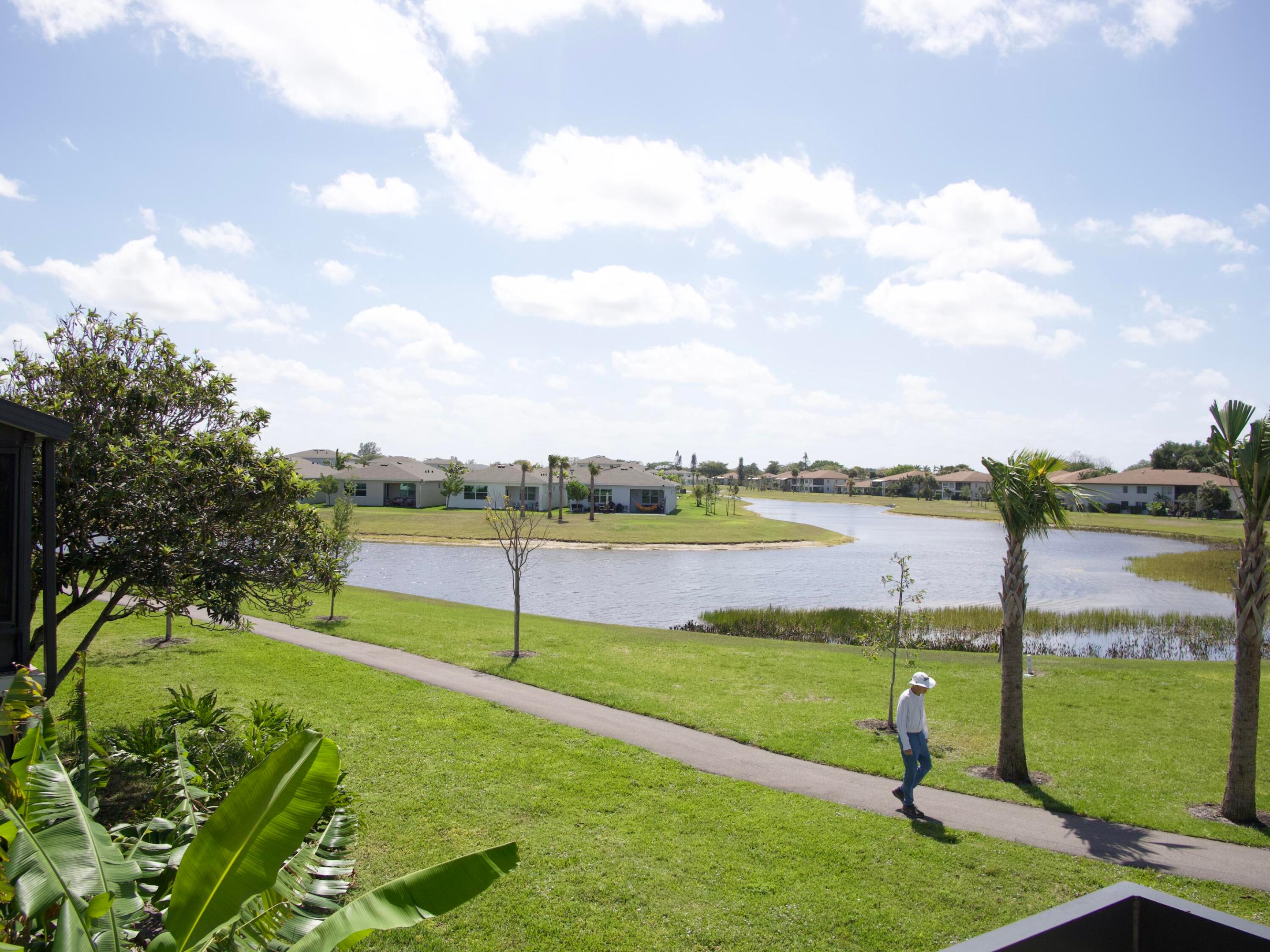 PALM GREENS AT VILLA DEL RAY CONDO II - Residential Lease