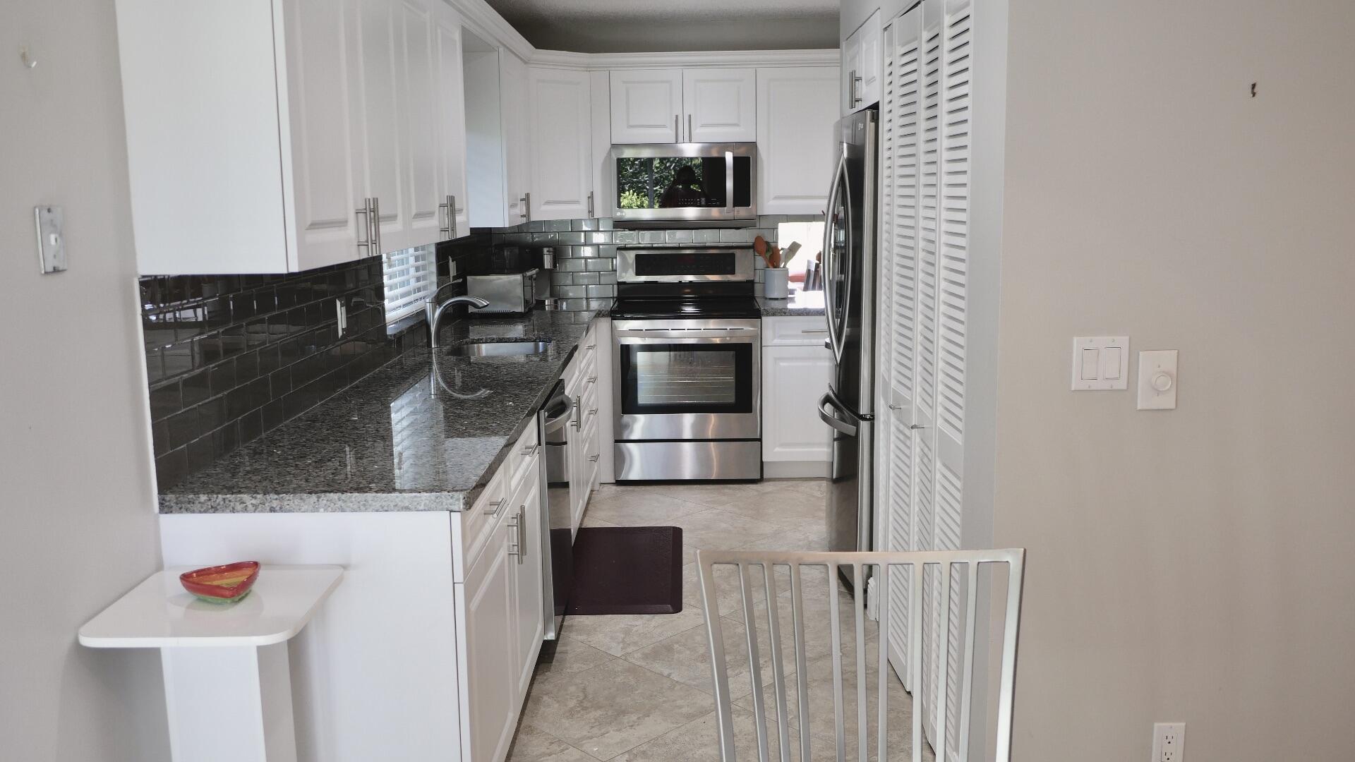 PALM GREENS AT VILLA DEL RAY CONDO II - Residential Lease