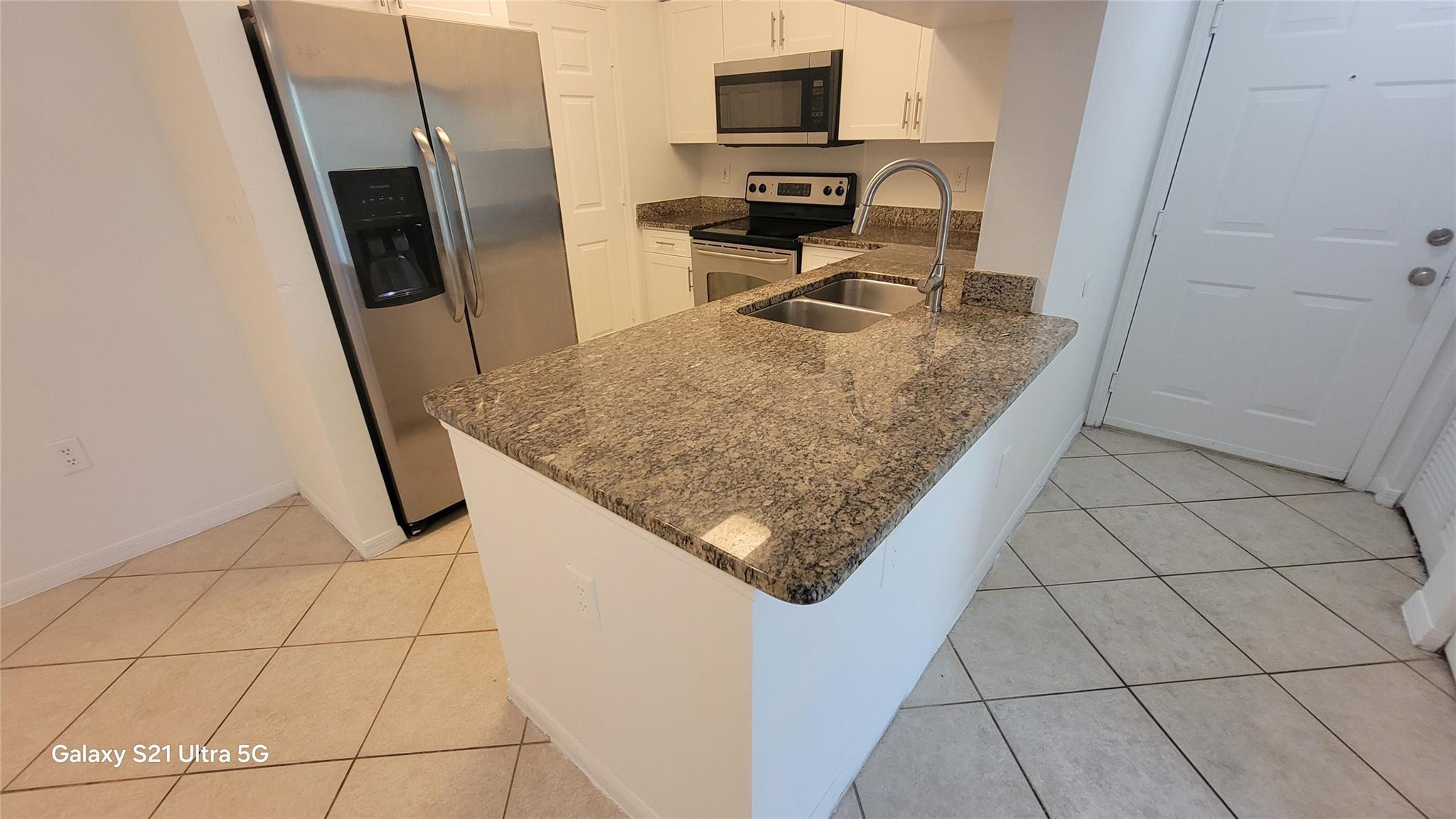 VILLAS AT EMERALD DUNES CONDO - Residential Lease