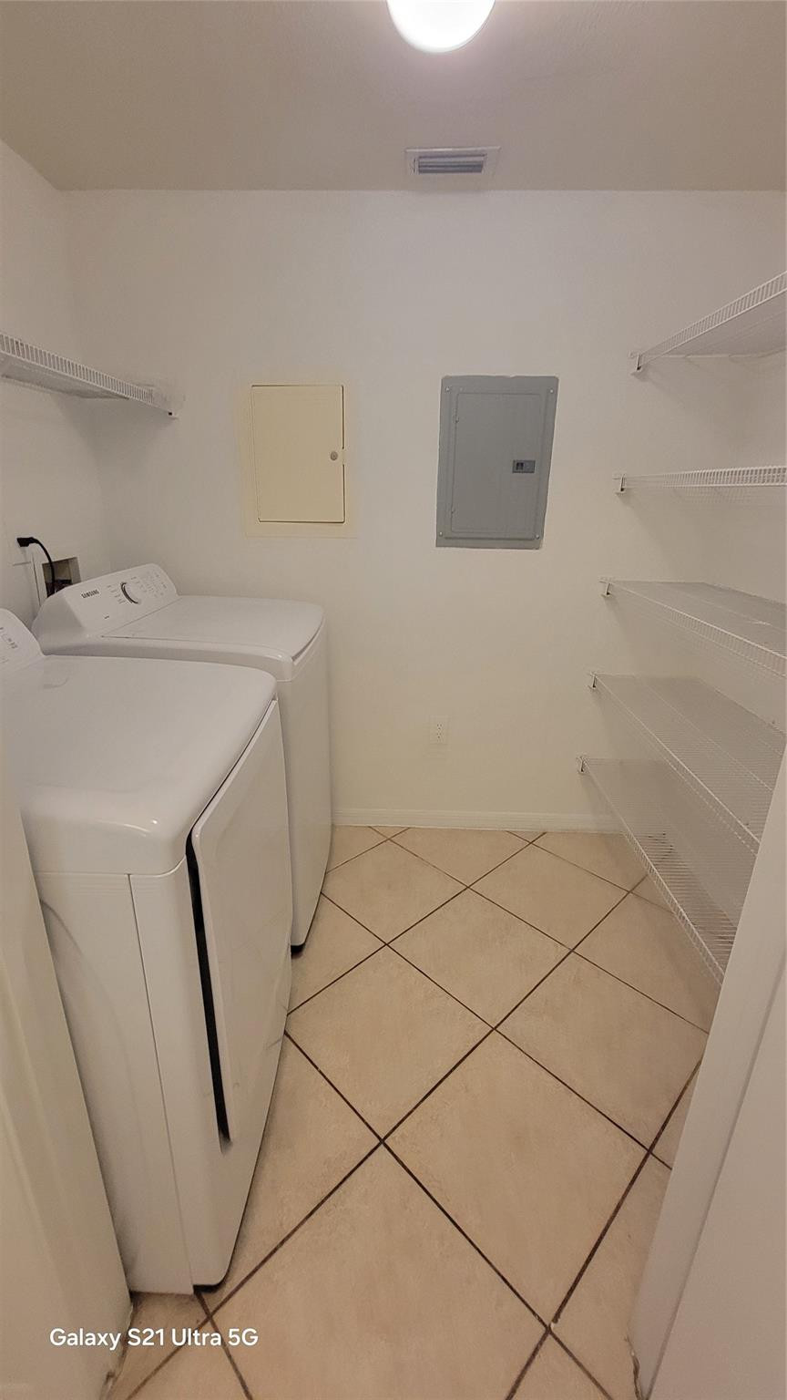 VILLAS AT EMERALD DUNES CONDO - Residential Lease