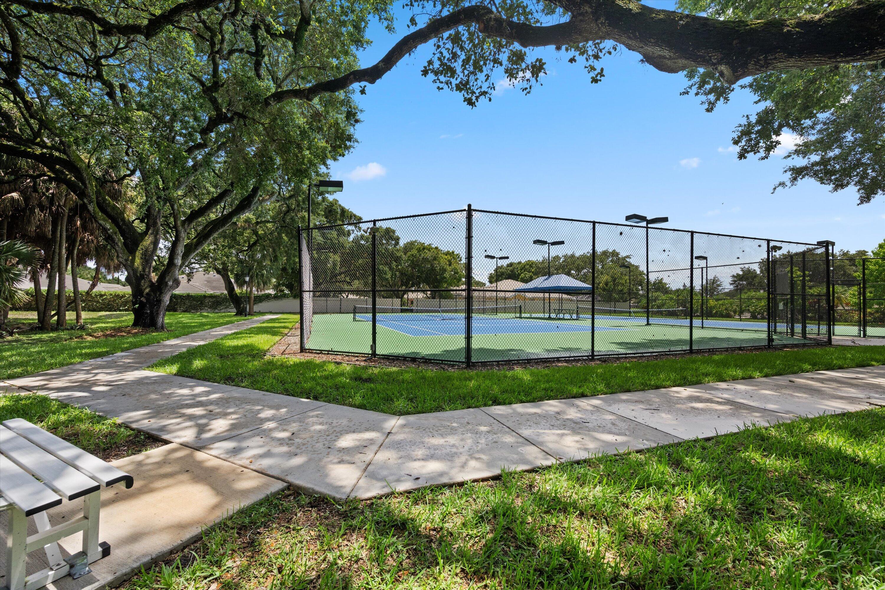 GARDEN OAKS - Residential