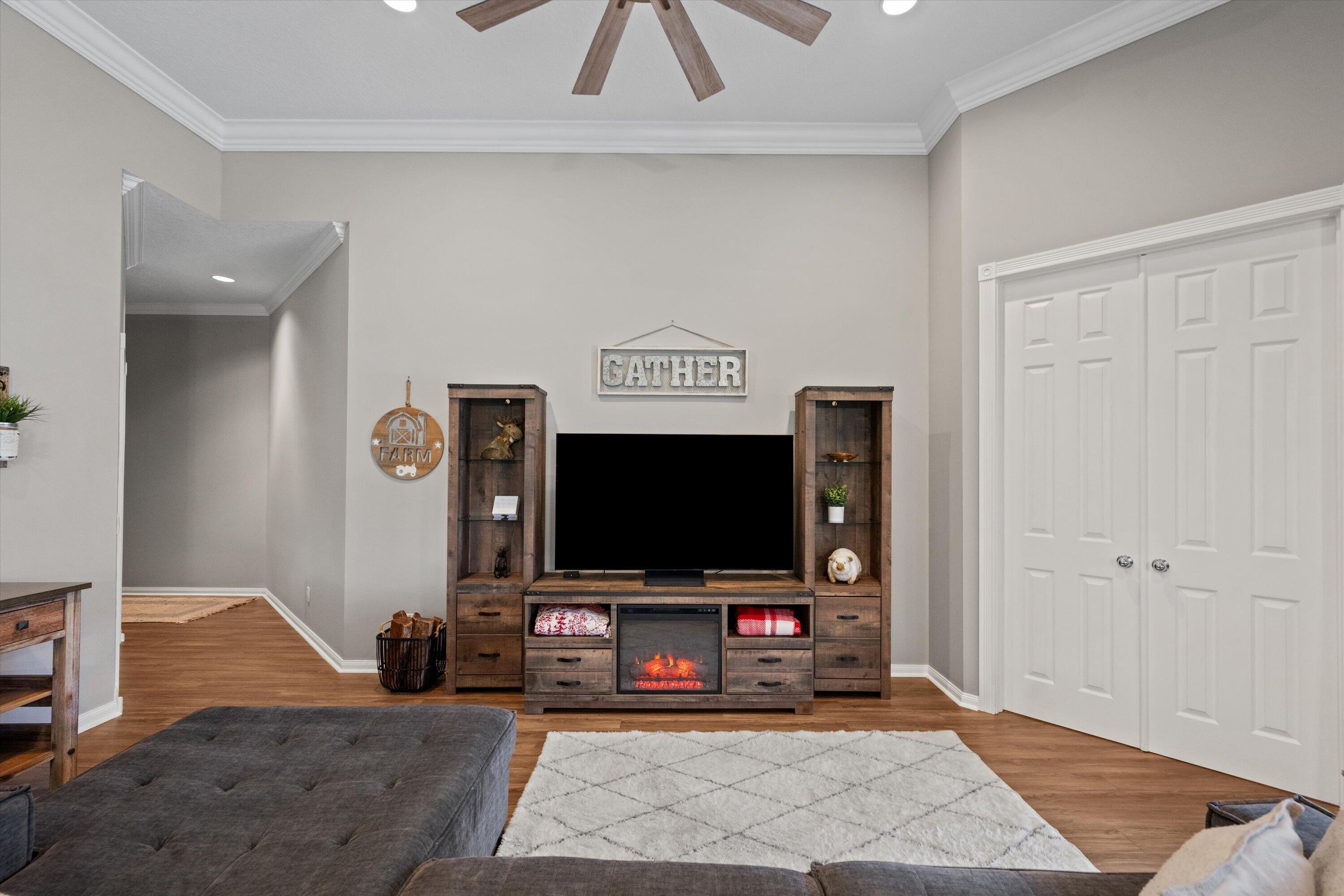 GARDEN OAKS - Residential
