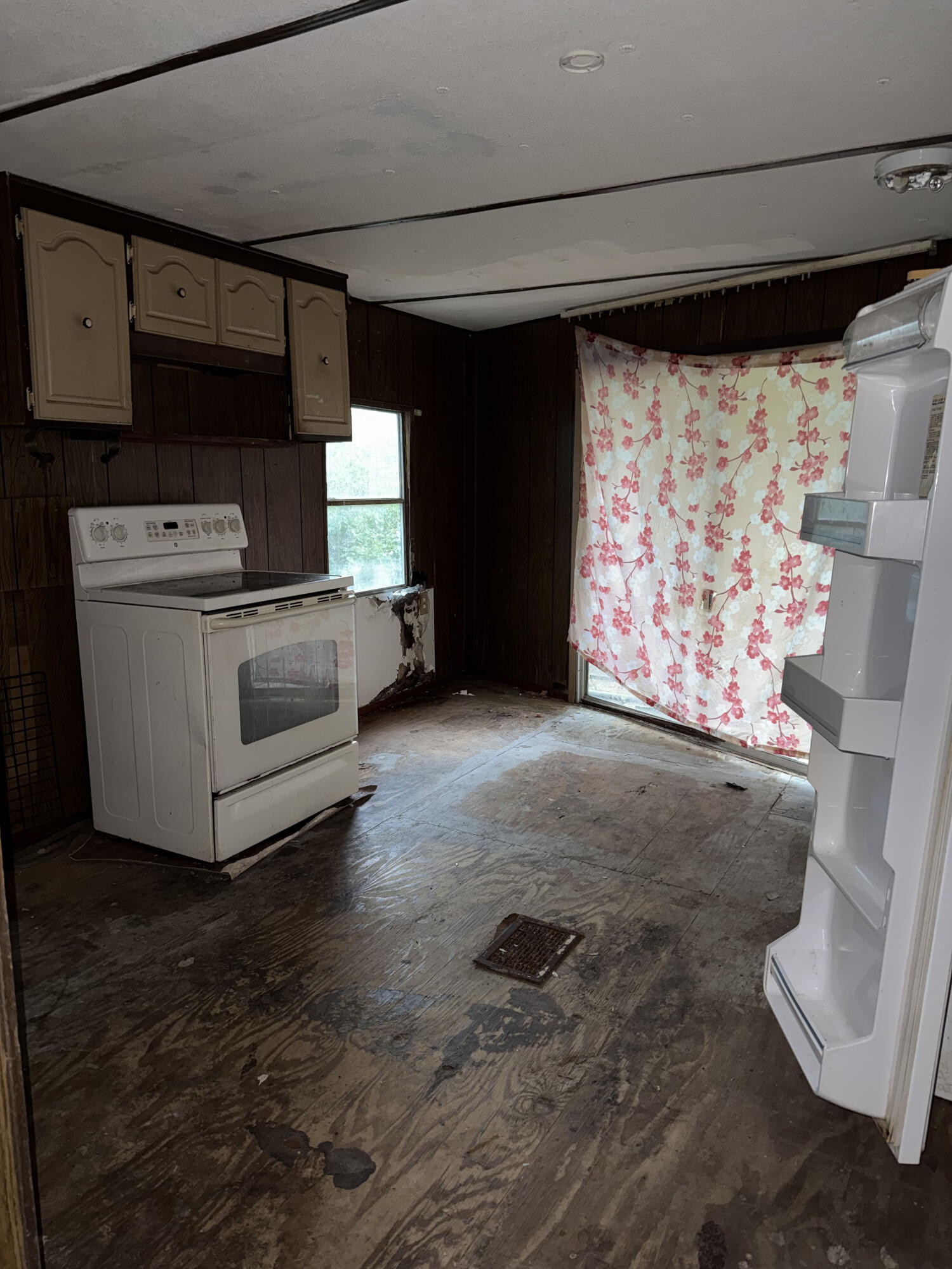 LAR-KEE LAKES 2ND ADDITION - Residential