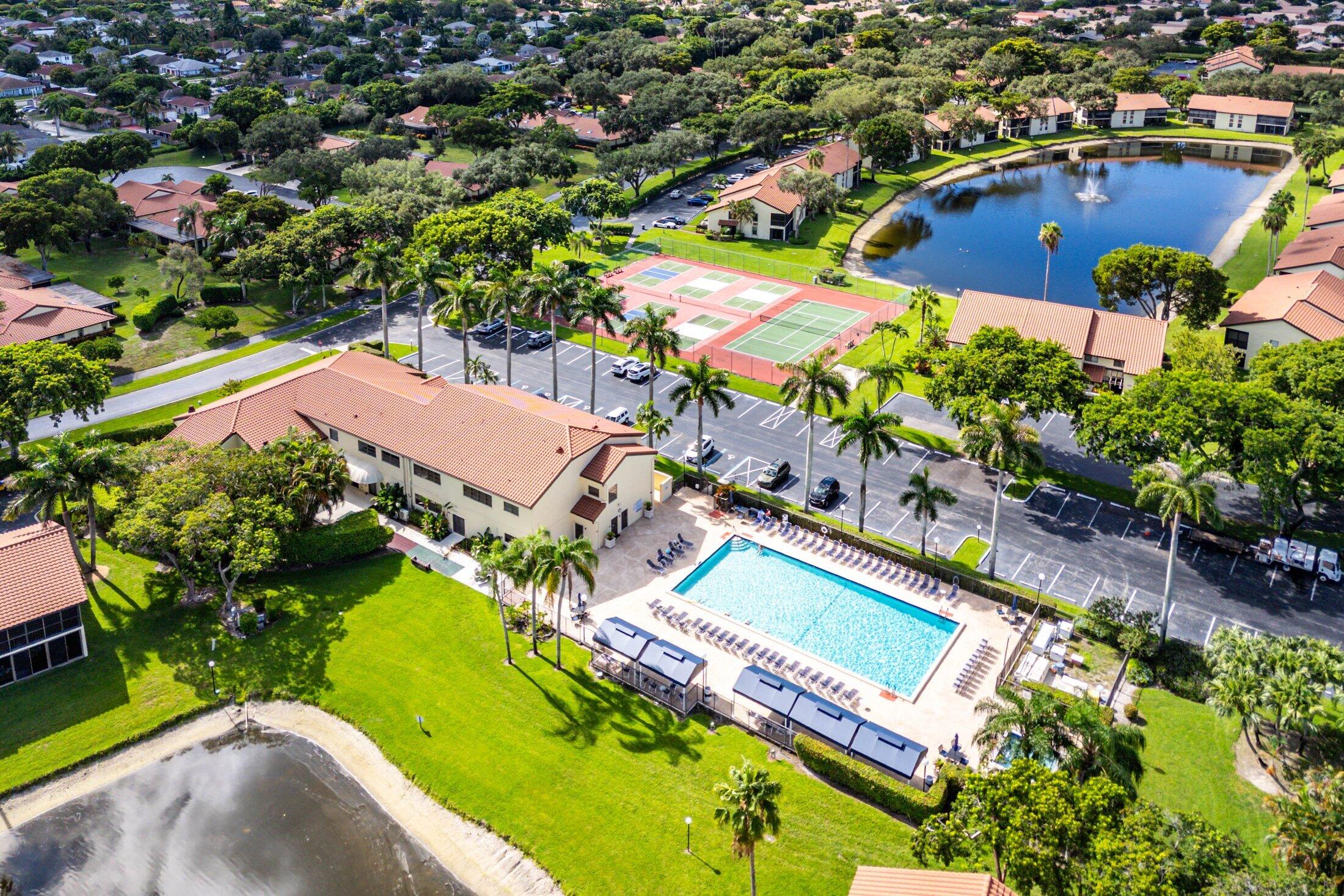 PALM CHASE LAKES - Residential