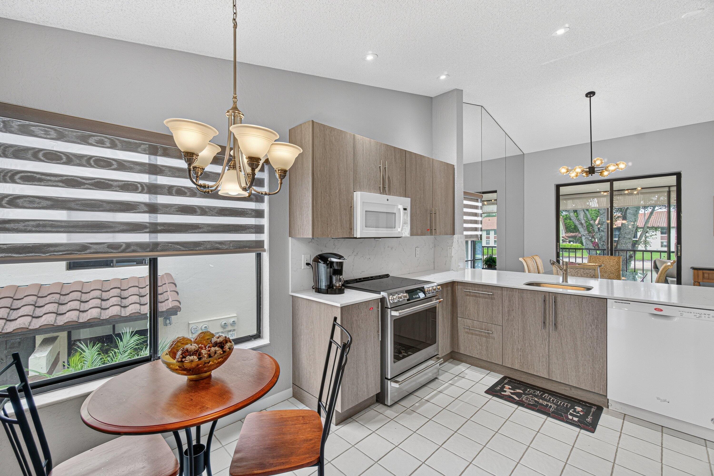 PALM CHASE LAKES - Residential
