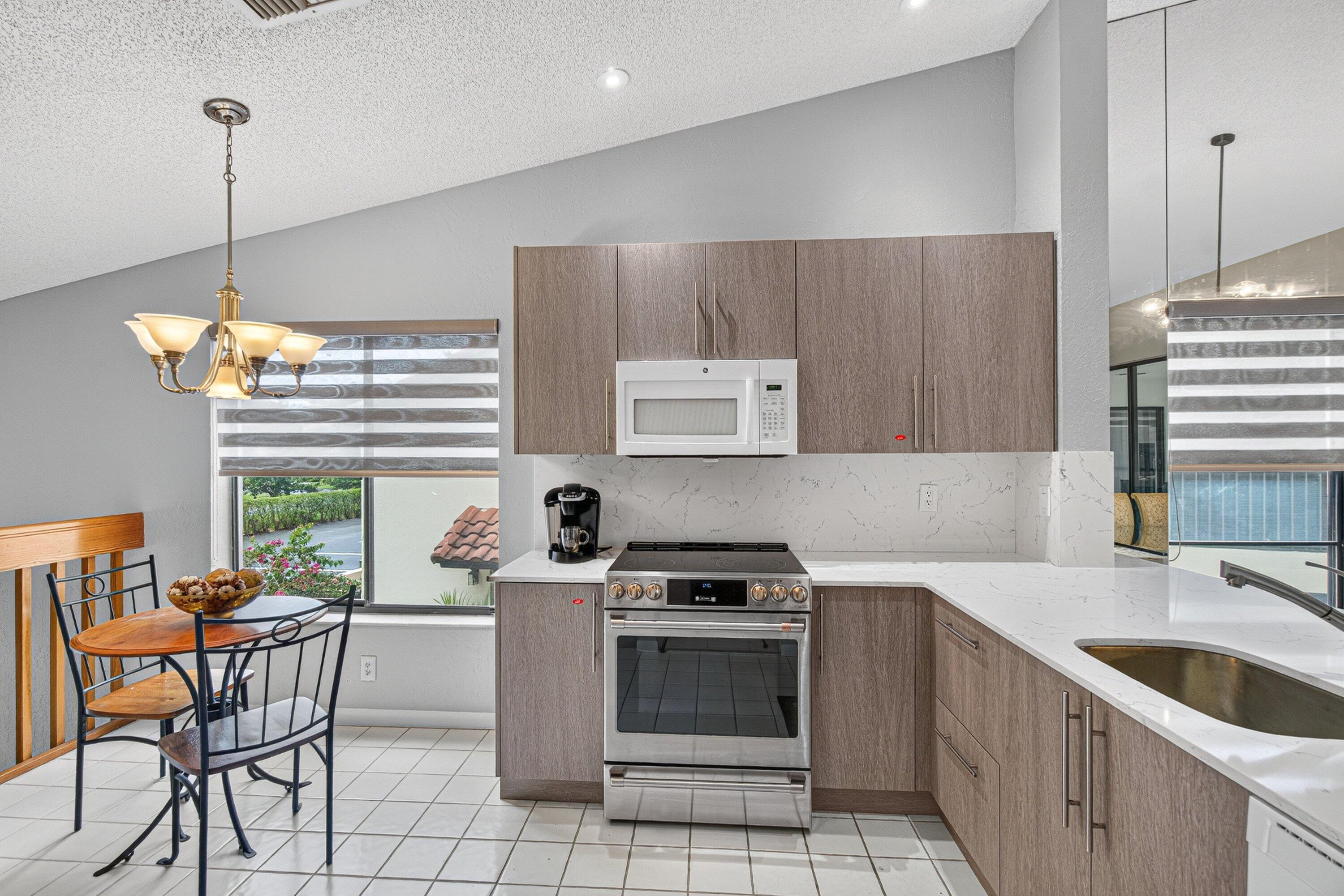 PALM CHASE LAKES - Residential