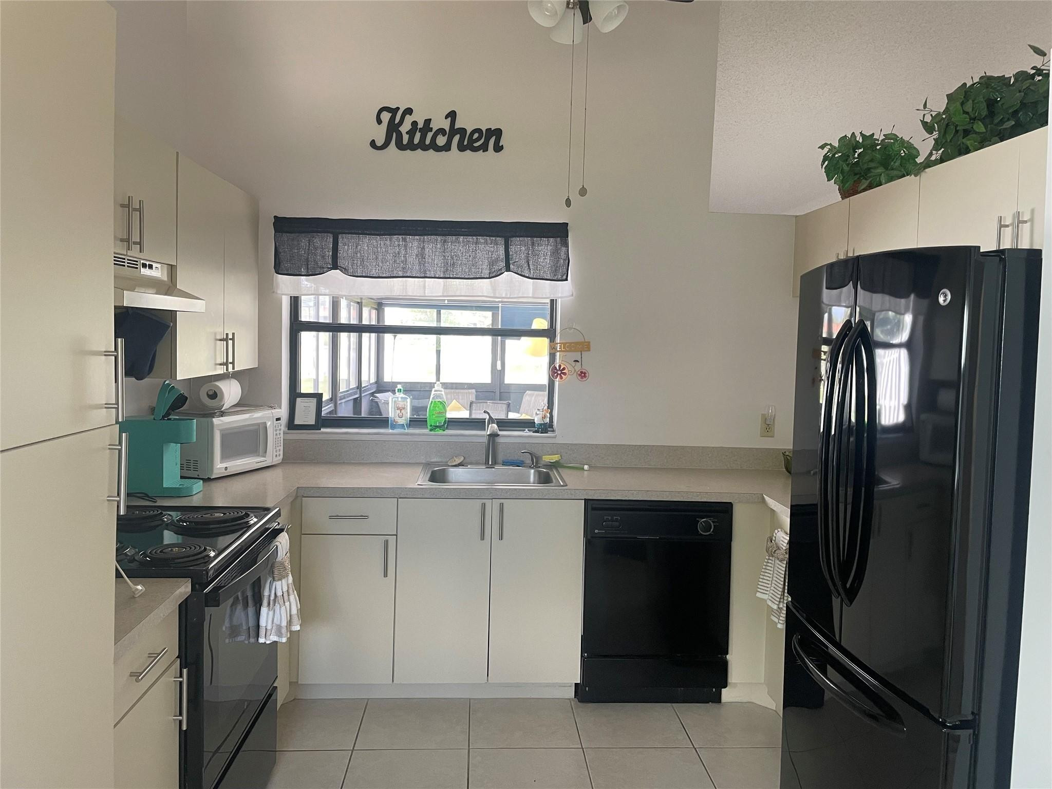 NORTHPOINTE I - Residential Lease