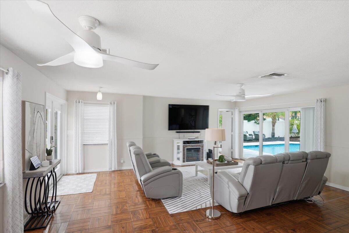 ROYAL PALM ACRES EIGHTH SEC - Residential