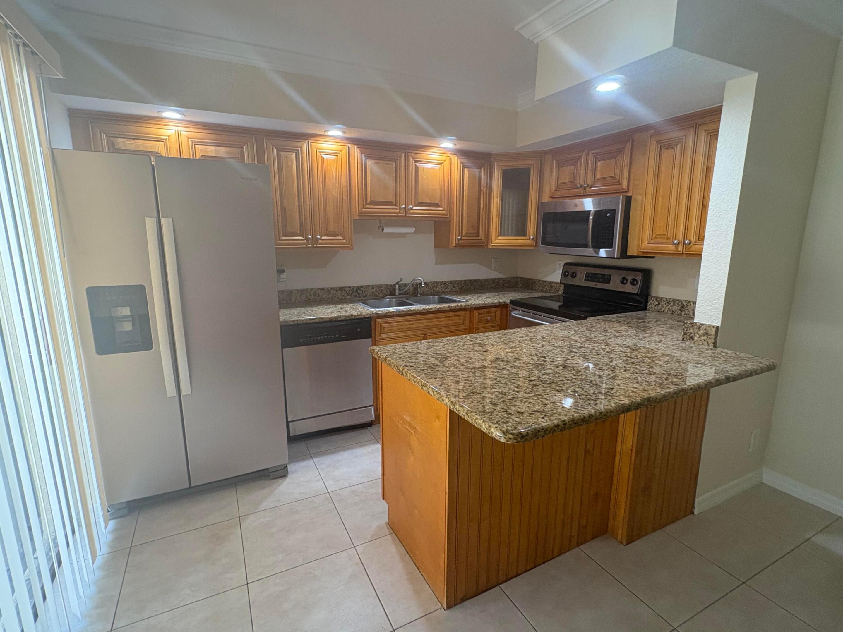 Lakewood of Palm Springs - Residential