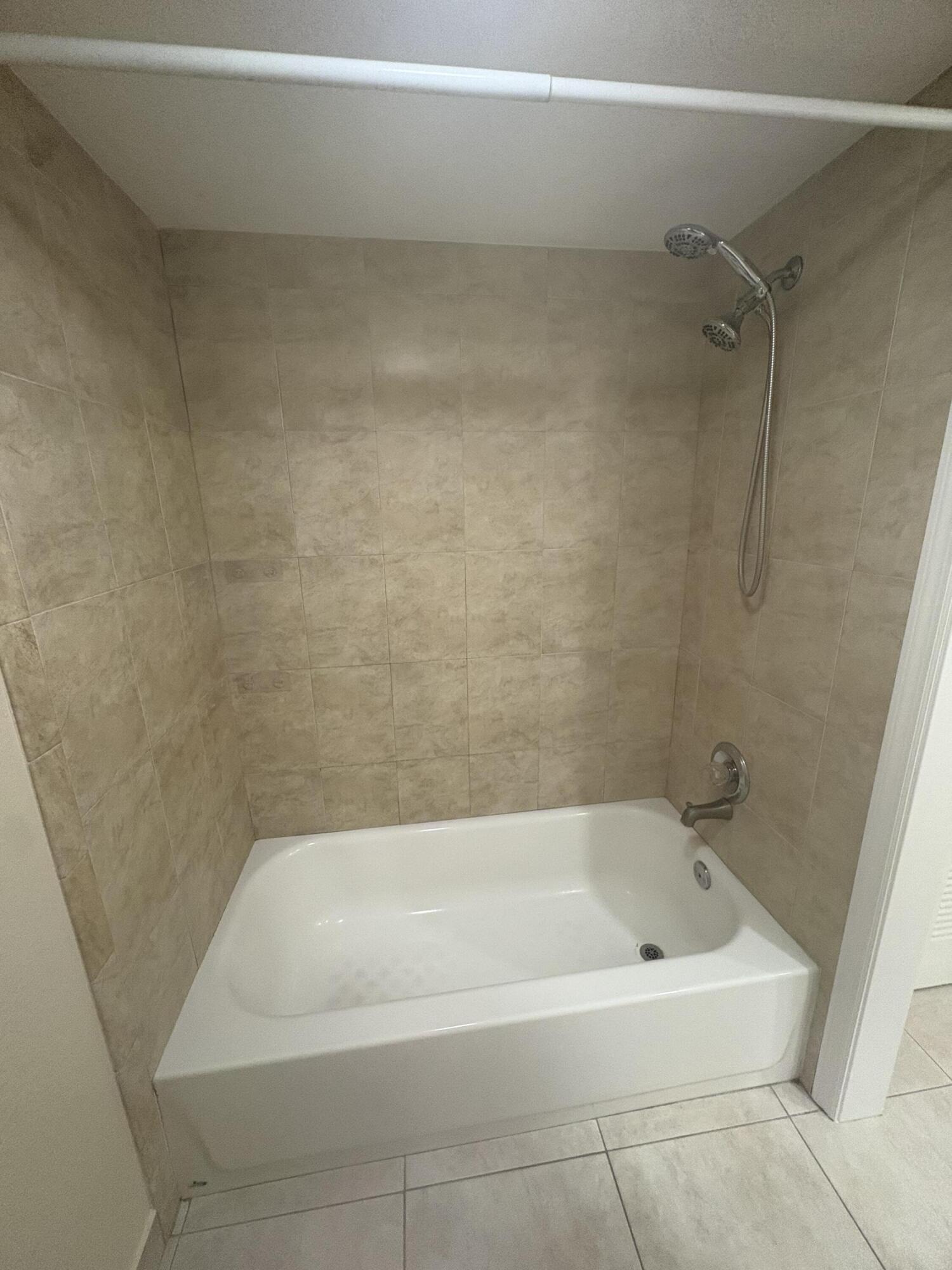Lakewood of Palm Springs - Residential